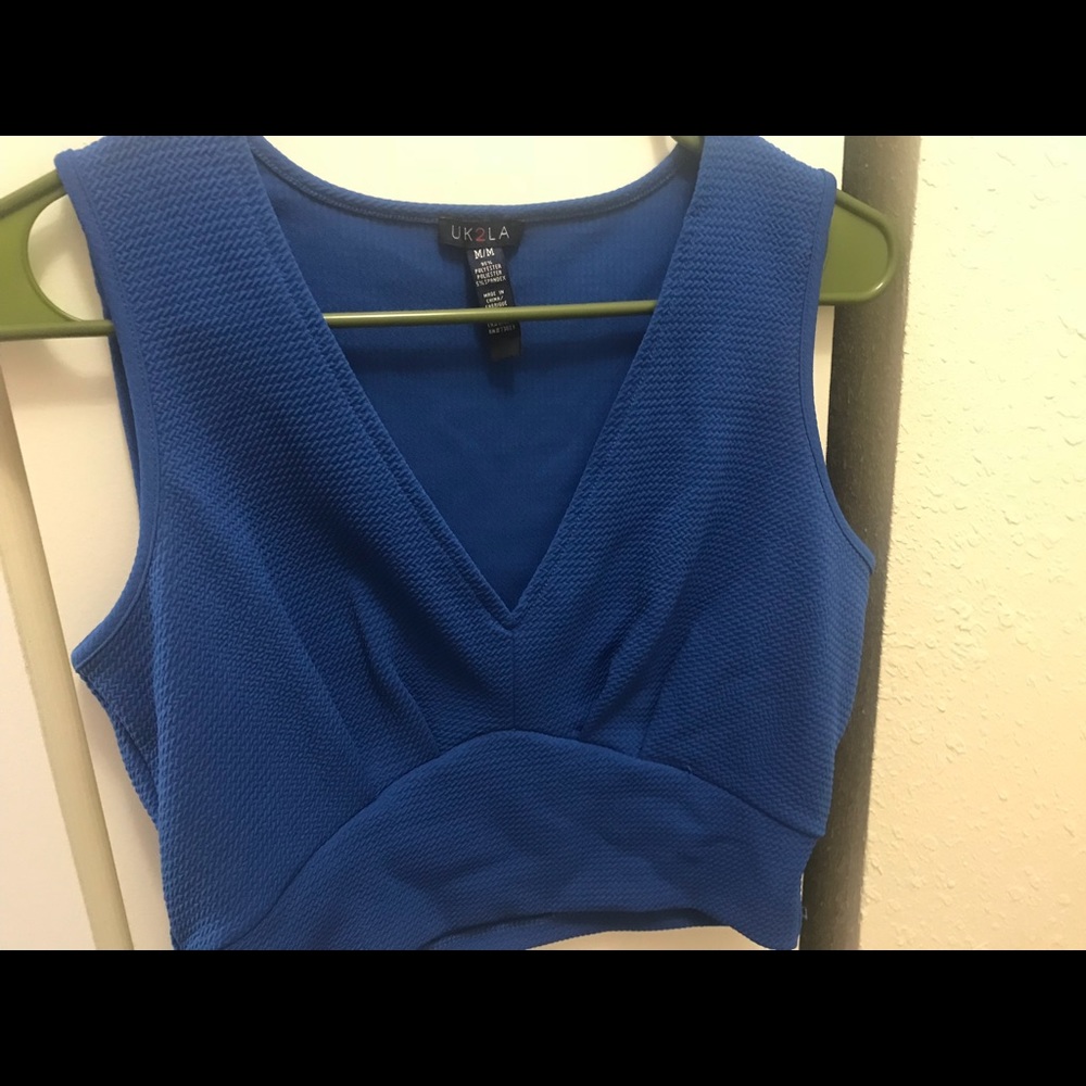 Blue crop top (very flattering)